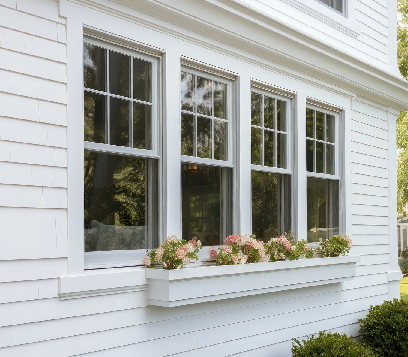 Single Hung Vinyl Windows in a House With Vinyl Siding in st louis mo