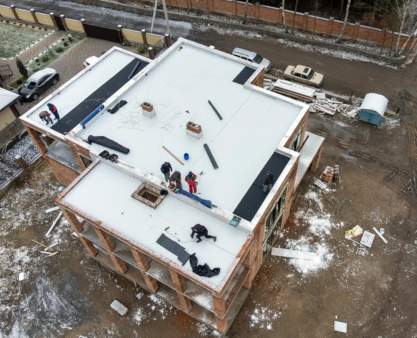 Roofing construction worker installing a flat roof in st louis mo